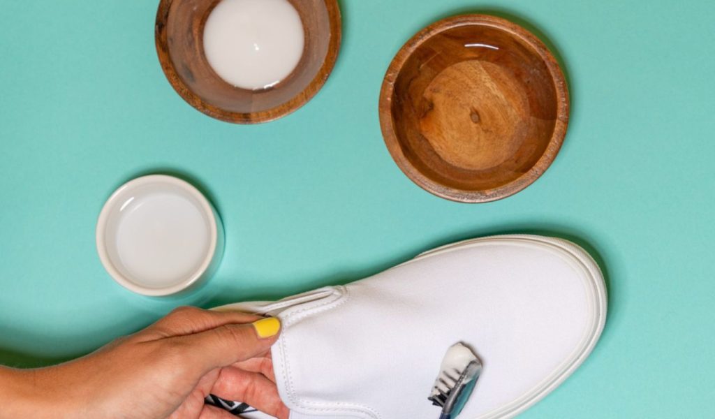 How to clean canvas shoes